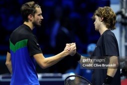 Video tennis Medvedev - Zverez: 2 set căng thẳng, đoạt vé sớm vào bán kết (ATP Finals)