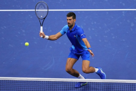 Run rẩy Djokovic thắng vẫn có thể bị loại, Rune đầu bảng ở ATP Finals