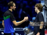 Thể thao - Video tennis Medvedev - Zverez: 2 set căng thẳng, đoạt vé sớm vào bán kết (ATP Finals)