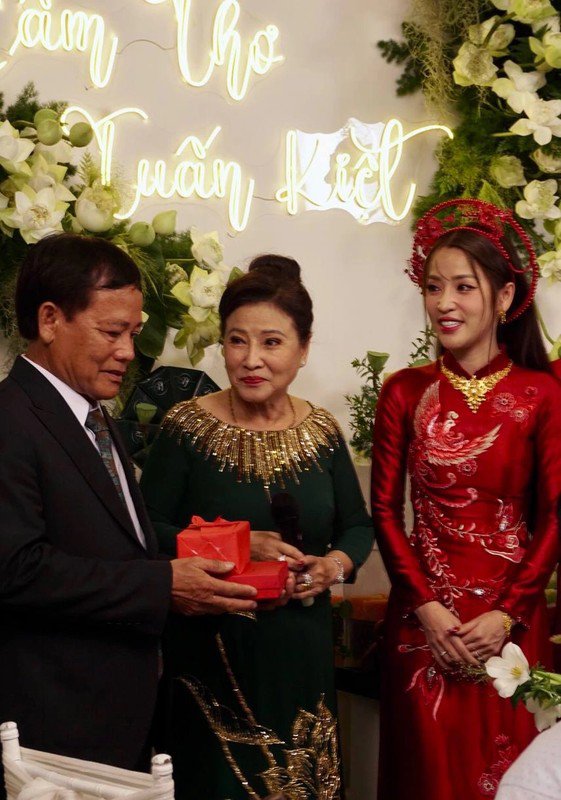 Tổ chức 5 buổi lễ đám cưới, Puka - Gin Tuấn Kiệt giàu cỡ nào?