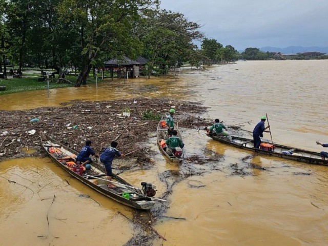 Nước lũ trên sông Hương lên trở lại, người dân Huế lo lắng