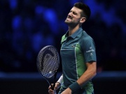 Thể thao - Djokovic nức nở khen đối thủ, Sinner &quot;cứu&quot; Nole có vé bán kết ATP Finals