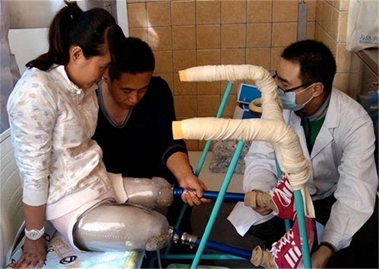 Cuộc sống viên mãn 11 năm sau của cô giáo phải cắt 2 chân vì cứu học sinh - 2