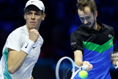 Video tennis Sinner - Medvedev: Lỗi kép tai hại, vé chung kết lịch sử (ATP Finals)