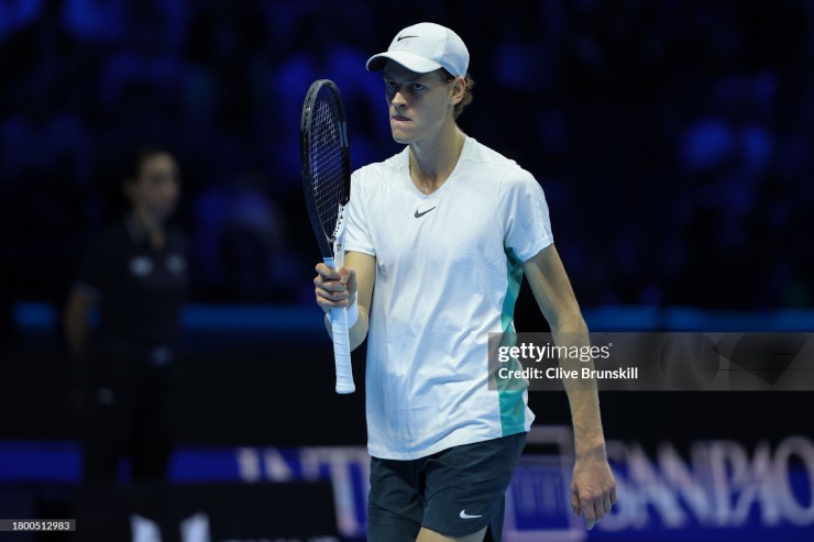 Sinner khuất phục Medvedev để ghi danh vào chung kết ATP Finals