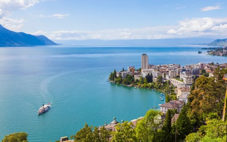 Montreux, Thụy Sĩ: Montreux nằm ở phía Đông của Lac Léman, cách Geneva khoảng một giờ đi tàu hoặc ô tô. Rất nhiều người quyết định nghỉ hưu ở đây vì sự yên bình và sang trọng.&nbsp;
