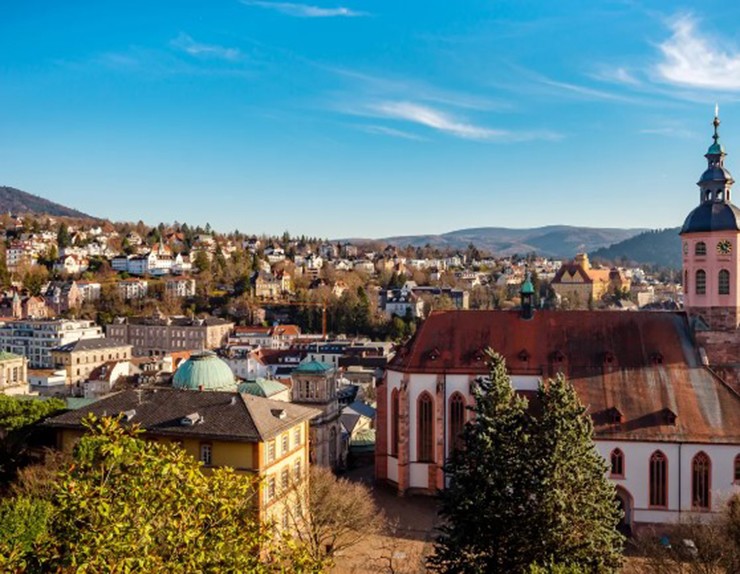 Baden Baden, Đức: Thành phố này rất nổi tiếng với nét quyến rũ của thế giới cổ xưa. Du khách đổ về đây để tận hưởng các spa tự nhiên và cơ sở chăm sóc sức khỏe phong phú. Một lợi ích khác khi đến đây là vị trí gần Pháp và cơ hội thưởng thức các loại rượu vang ngon tuyệt. Vào mùa hè, nơi đây thật tuyệt vời để đi bộ đường dài.
