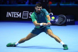 Video tennis Djokovic - Sinner: Giao bóng xuất sắc, xác lập kỷ lục (Chung kết ATP Finals)