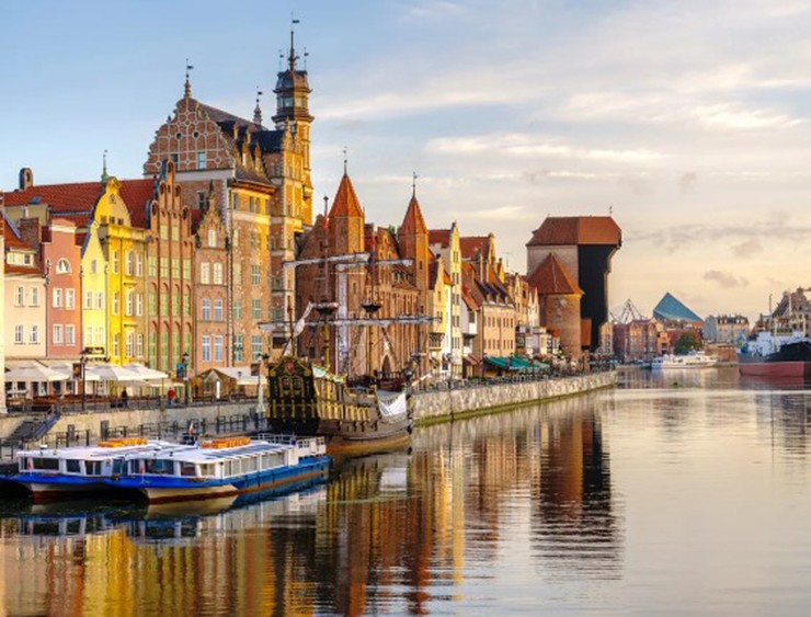 Gdańsk, Ba Lan: Gdańsk là nơi đem đến&nbsp;nhiều trải nghiệm tham quan lịch sử tuyệt vời. Hãy tìm hiểu sâu về lịch sử Thế chiến thứ hai tại Bảo tàng Chiến tranh Thế giới thứ hai, đồng thời ghé thăm một trong những lâu đài được bảo tồn tốt nhất ở Châu Âu tại Malbork.&nbsp;
