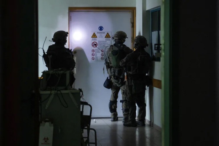 Video: Phát hiện của binh sĩ Israel khi xuống hầm ngầm bên dưới bệnh viện lớn nhất Gaza - 2