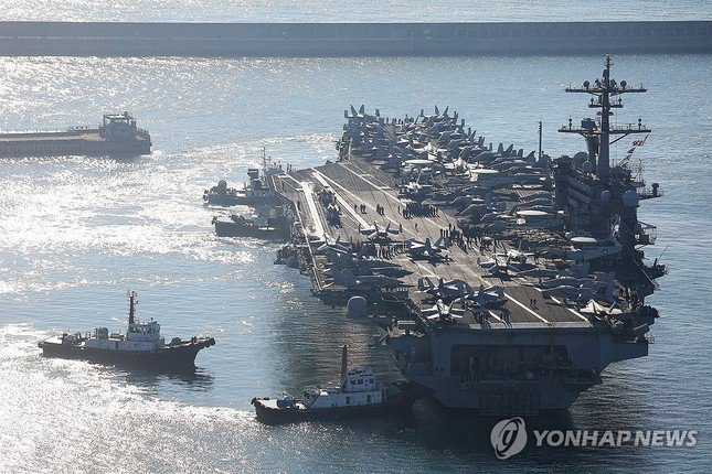 Tàu sân bay Mỹ cập cảng Hàn Quốc khi Triều Tiên chuẩn bị phóng vệ tinh do thám - 1