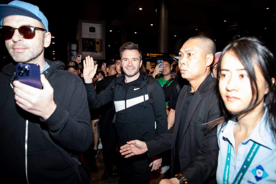 Westlife đã có mặt tại Việt Nam, sẵn sàng cho hai đêm diễn với 30.000 khán giả - 2
