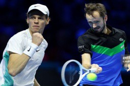 Video tennis Sinner - Medvedev: Lỗi kép tai hại, vé chung kết lịch sử (ATP Finals)