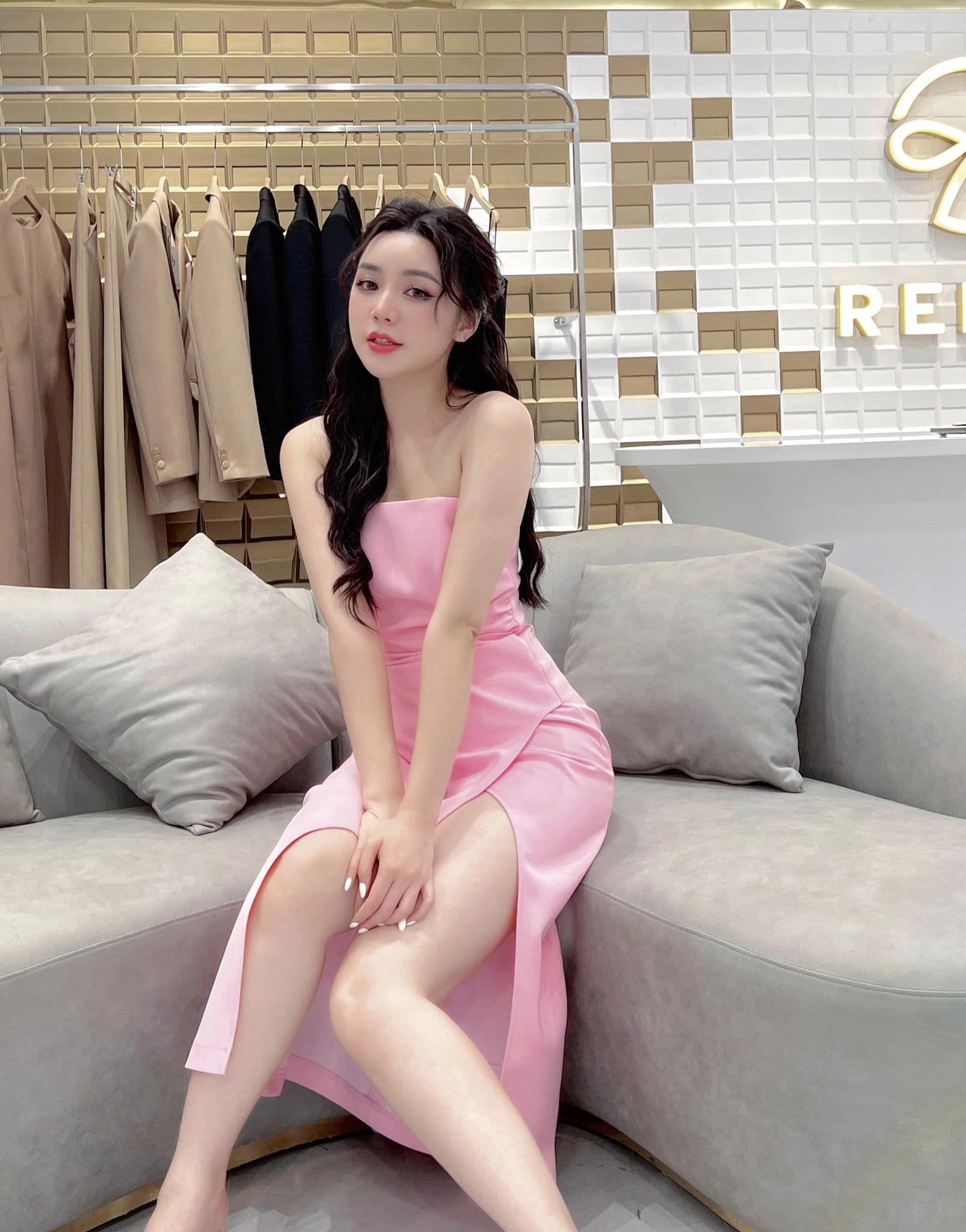 Quỳnh Kool chuộng diện váy ngắn khoe dáng đẹp nuột nà trong những ngày Hà Nội trở lạnh - 14