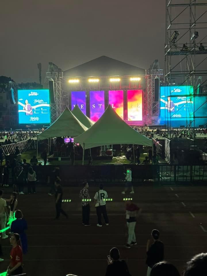 Đêm nhạc Westlife hút 15.000 người: Nhiều khán giả bức xúc vì vé 4 triệu “thua xa” vé 600 nghìn - 11