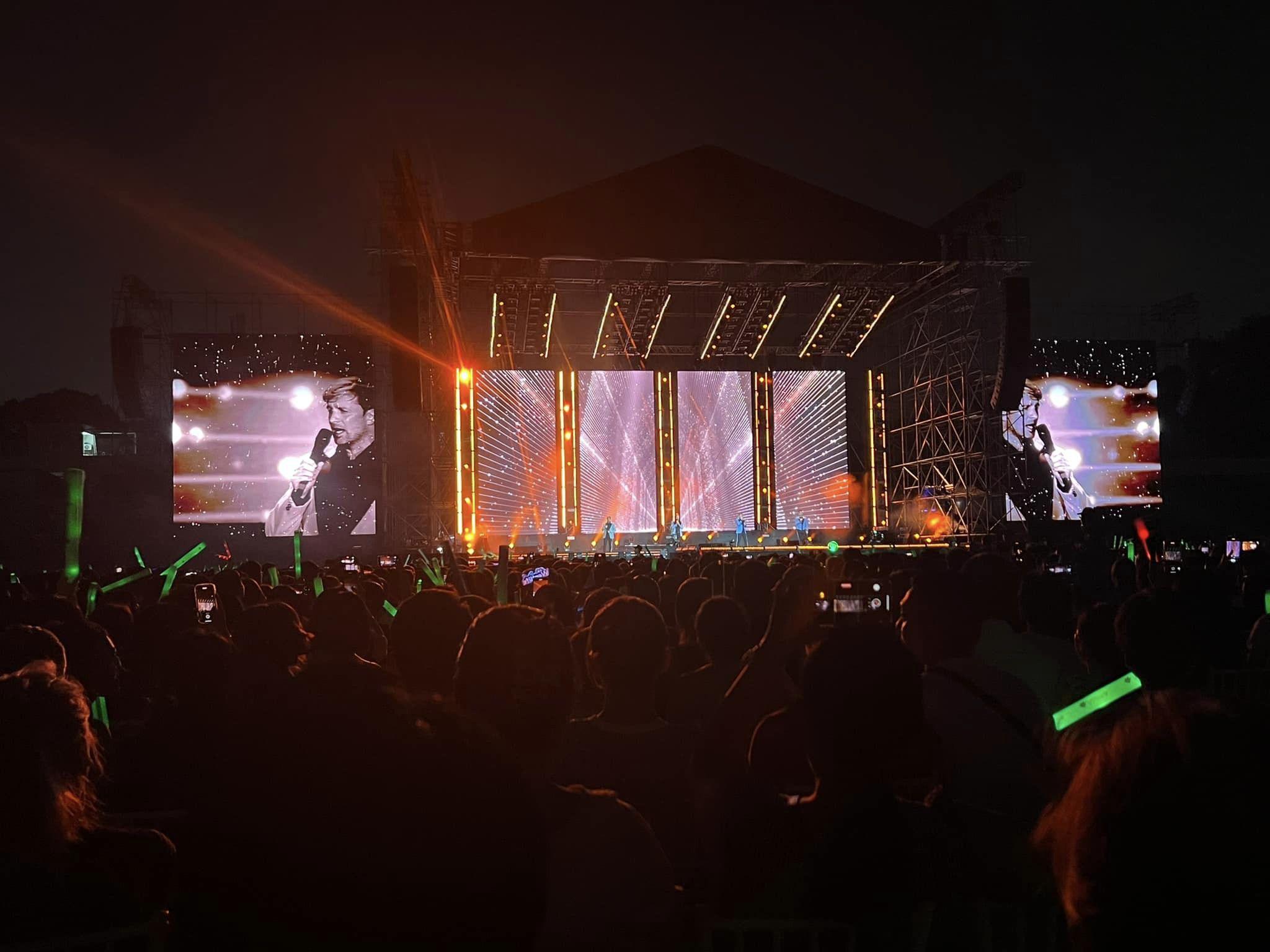Đêm nhạc Westlife hút 15.000 người: Nhiều khán giả bức xúc vì vé 4 triệu “thua xa” vé 600 nghìn - 7