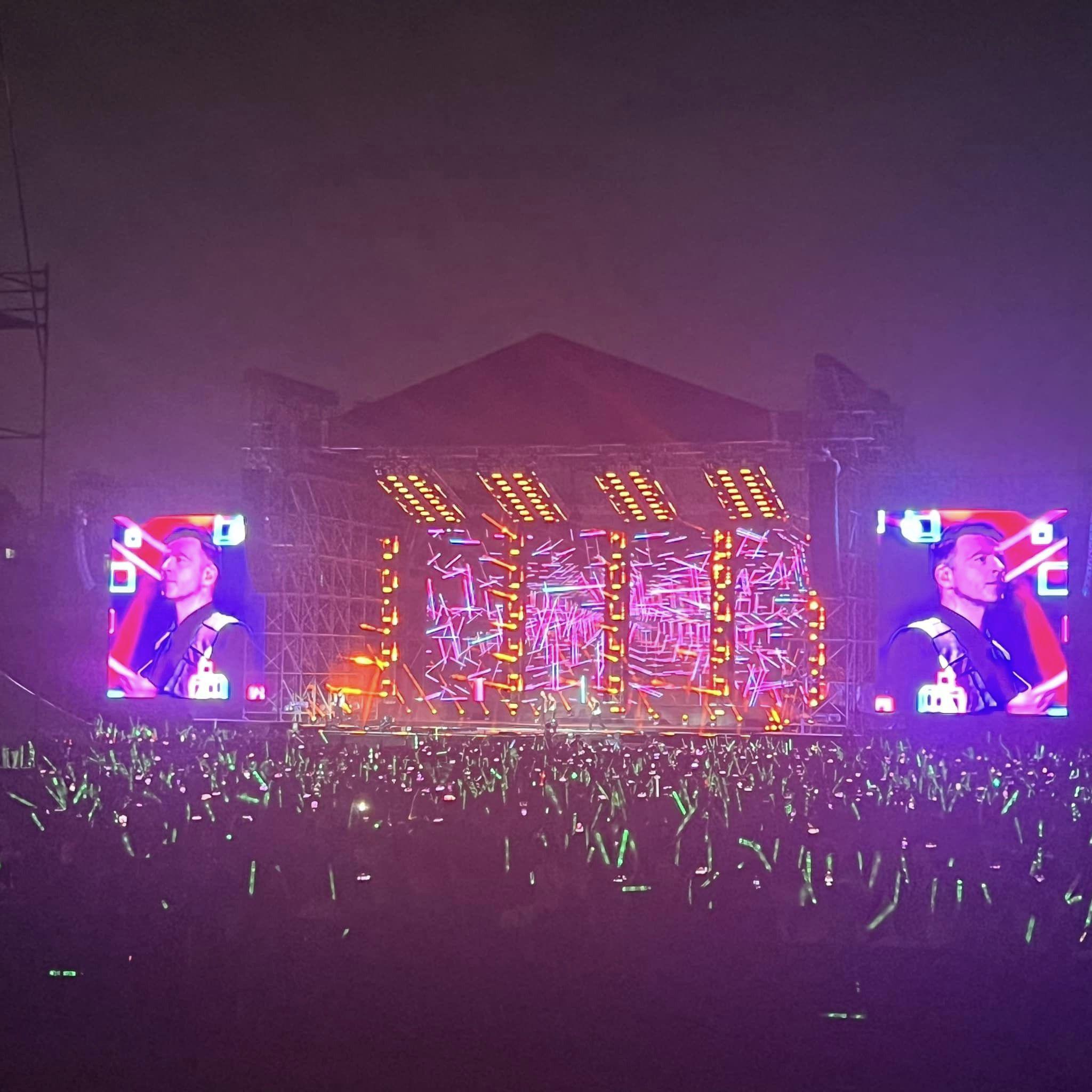 Đêm nhạc Westlife hút 15.000 người: Nhiều khán giả bức xúc vì vé 4 triệu “thua xa” vé 600 nghìn - 8