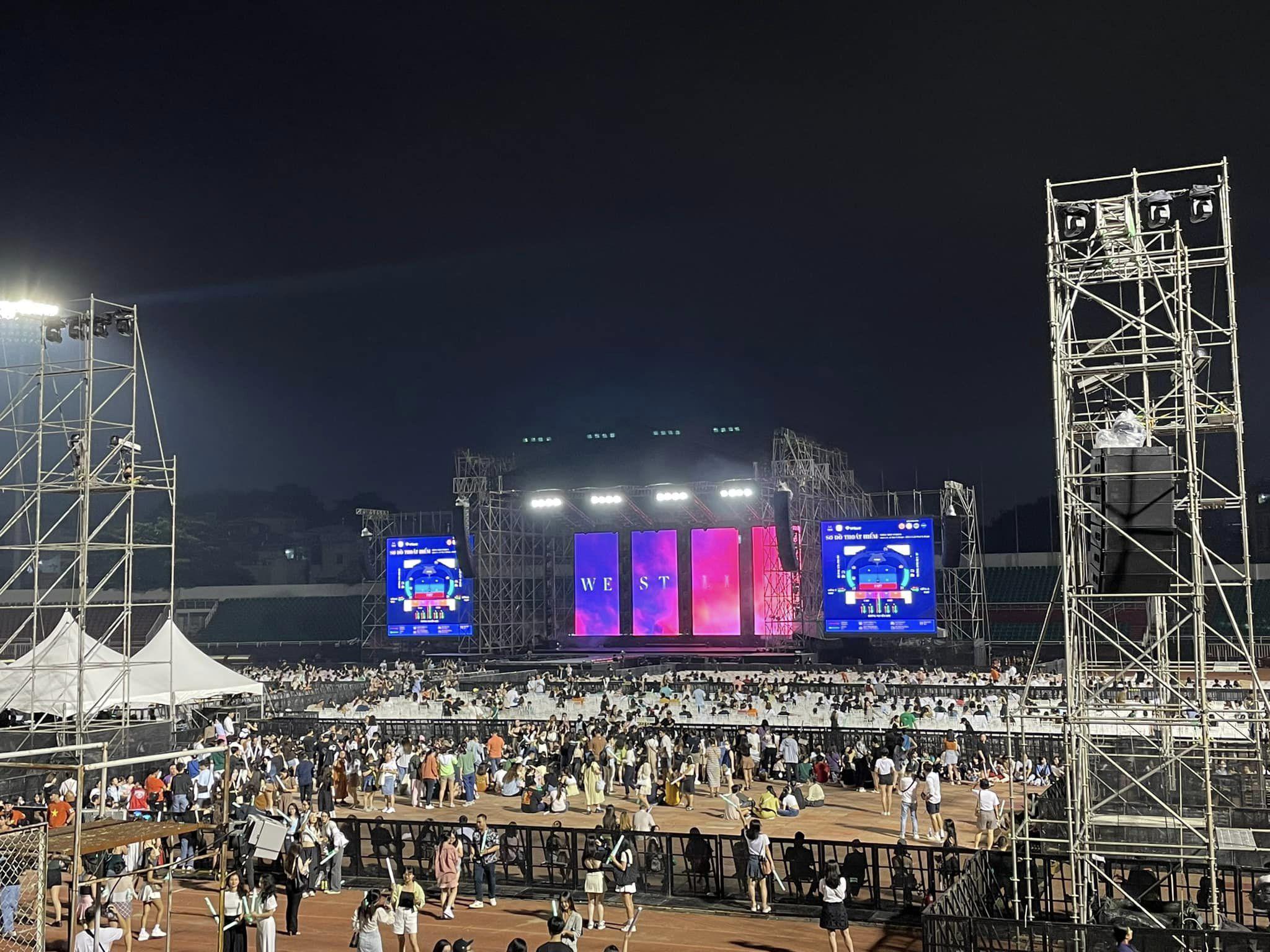 Đêm nhạc Westlife hút 15.000 người: Nhiều khán giả bức xúc vì vé 4 triệu “thua xa” vé 600 nghìn - 3