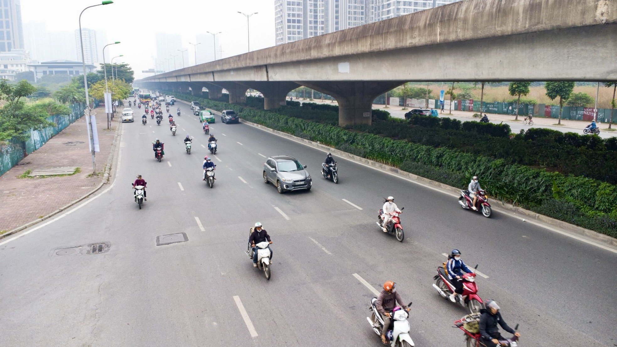 Ô nhiễm không khí tại Hà Nội cũng như các tỉnh miền Bắc được xác định bởi các nguồn từ giao thông, xây dựng, công nghiệp và hoạt động dân sinh như đốt rác, đốt rơm rạ.