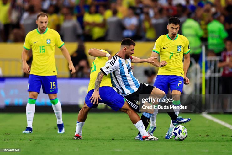 Video bóng đá Brazil - Argentina: Xứng danh kinh điển Nam Mỹ, tung đòn "chí mạng" (Vòng loại World Cup) - 1