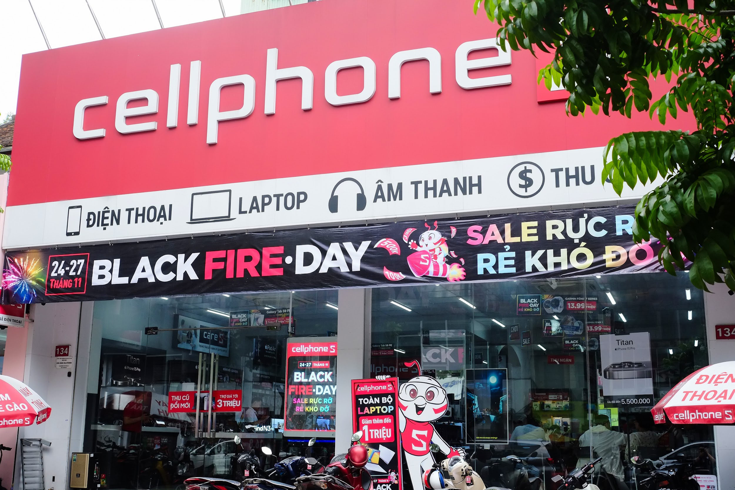 CellphoneS bùng nổ “Sale rực rỡ - rẻ khó đỡ” trong 4 ngày Black Fire-Day - 1