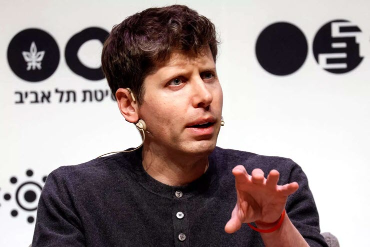 Sam Altman quay trở lại OpenAI sau khi bị sa thải vào cuối tuần trước.