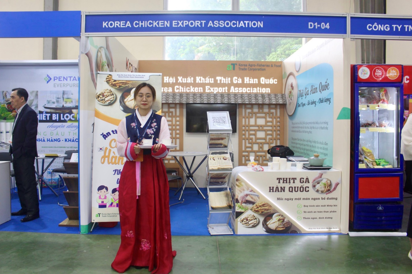 Gian trưng bày mang phong cách truyền thống Hàn Quốc của Hiệp Hội Xuất Khẩu Thịt Gà Hàn Quốc