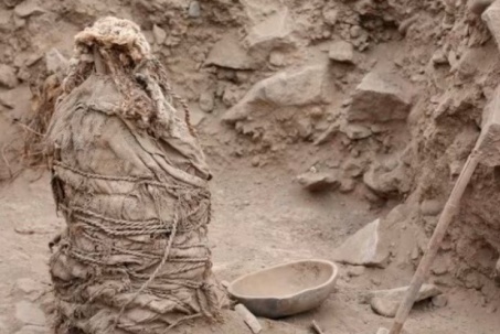 Khai quật 4 xác ướp trẻ em có niên đại 1.000 năm tuổi, còn nguyên tóc trên hộp sọ