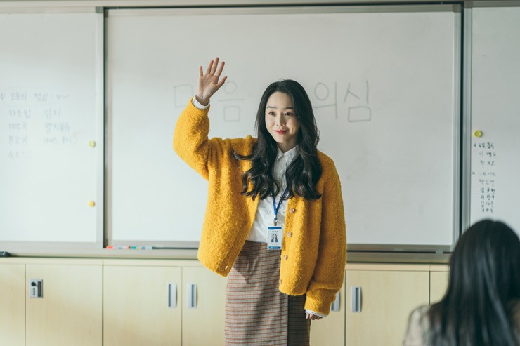 Shin Hae Sun vào vai&nbsp;cô giáo mạnh mẽ dám đứng lên bảo vệ học sinh