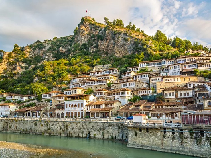 Nếu là một người yêu thích lịch sử, một chuyến ghé thăm Berat, Albania sẽ khiến bạn không bao giờ quên.
