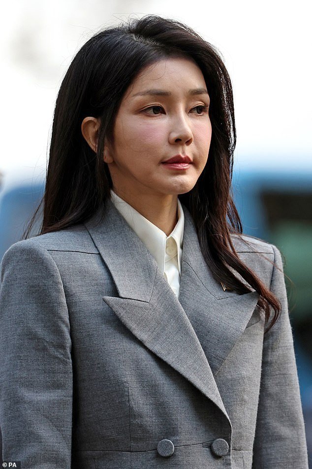 Đệ nhất phu nhân Hàn Quốc Kim Keon Hee khiến cư dân mạng quốc tế bất ngờ bởi vẻ ngoài trẻ trung bất chấp tuổi 51. Ảnh: PA.