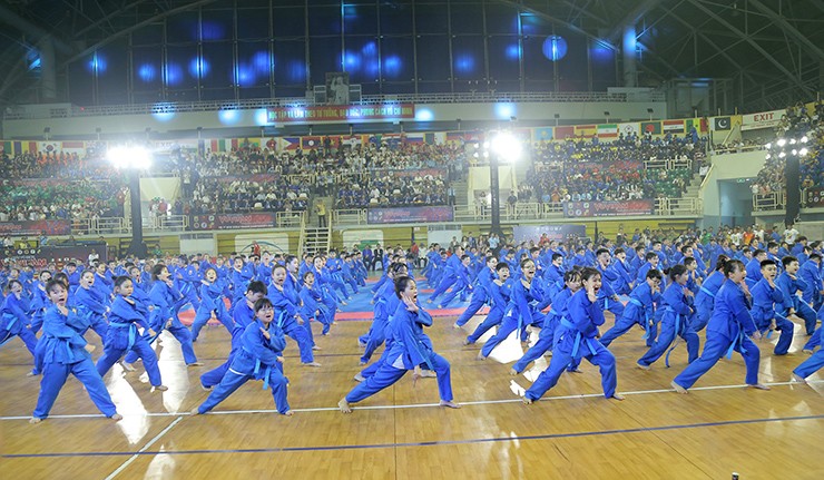 700 môn sinh Vovinam nhí đồng diễn trong lễ khai mạc