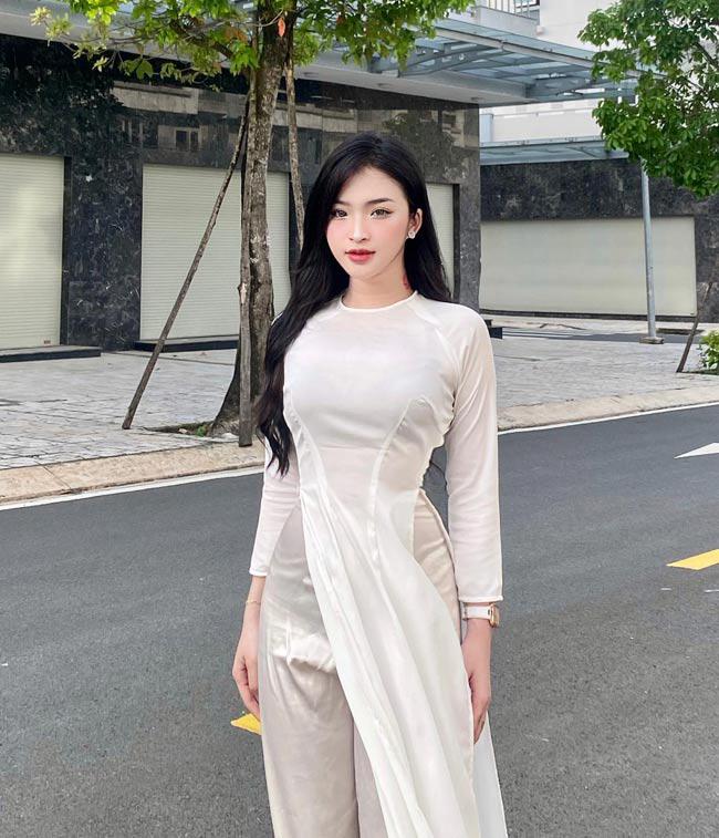 Phan Thị Bảo Trân (sinh năm 2002, quê Đồng Nai) được mệnh danh là "thiên thần áo dài". 
