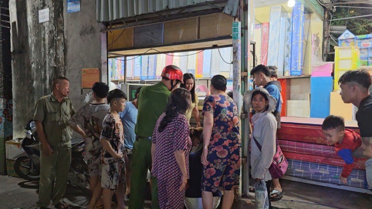 Bé gái sơ sinh trong túi xách bị bỏ rơi bên đường ở Bình Tân - 2