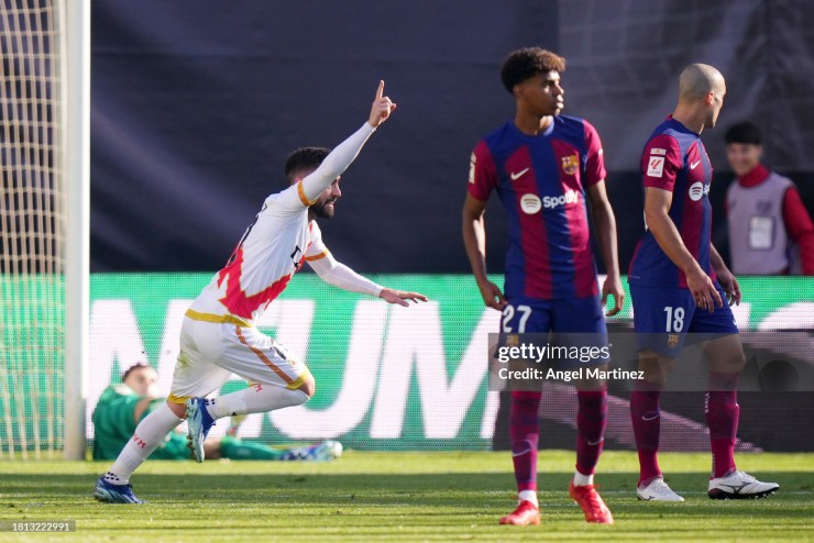 Barca giành 1 điểm đầy may mắn trên sân&nbsp;Vallecano