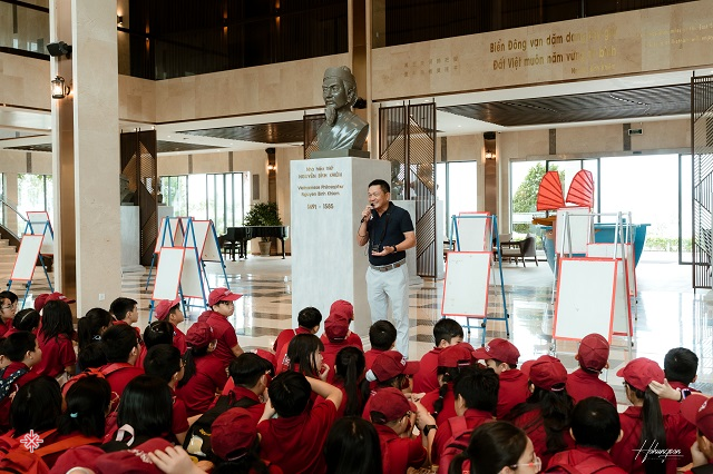 Sự kiện trải nghiệm “Không gian Văn hóa – Nghệ thuật cùng hoạ sĩ Đặng Thanh Huyền” được tổ chức tại Bến du thuyền Ana Marina, thành phố biển Nha Trang, tỉnh Khánh Hòa.