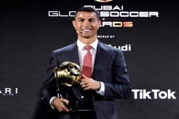 Ronaldo áp đảo Messi bình chọn “Quả bóng vàng Dubai“, bất ngờ Haaland