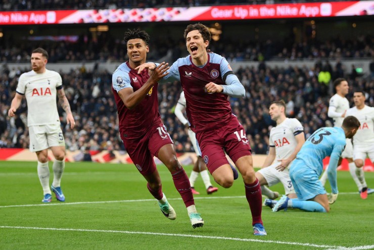 Aston Villa ngược dòng đánh bại Tottenham