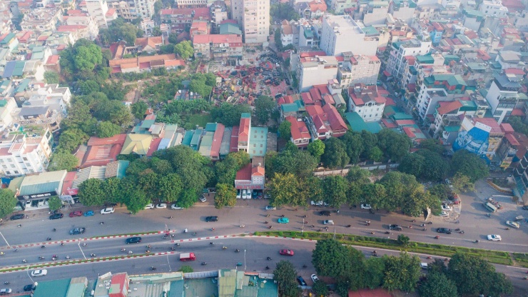 Trong quá trình triển khai công tác GPMB có phát sinh đơn thư. Căn cứ báo cáo của Thanh tra TP về việc xem xét đơn thư, tháng 2/2020, UBND TP đã có chỉ đạo về việc dừng thực hiện quyết định chủ trương đầu tư dự án.