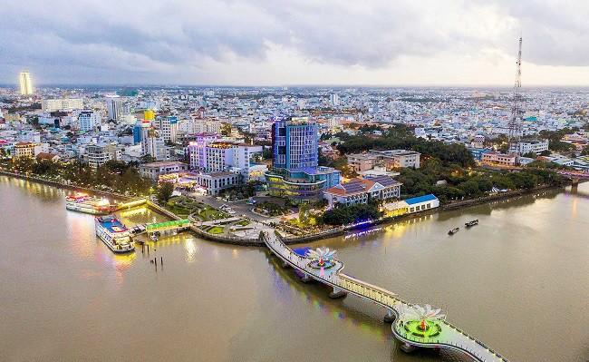 Cần Thơ là thành phố trực thuộc trung ương có số quận ít nhất, với 5 quận: ‏ ‏Ninh Kiều, Cái Răng, Bình Thủy, Ô Môn và Thốt Nốt. ‏
