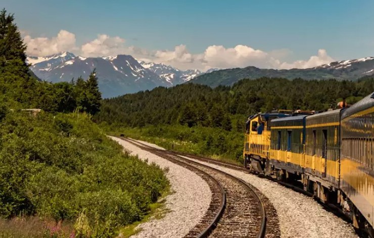 Chuyến tàu qua Alaska, Mỹ: Hành trình qua tuyến đường này sẽ mang đến cho bạn những cơ hội được tận hưởng khung cảnh đầy ngoạn mục ở Alaska.&nbsp;
