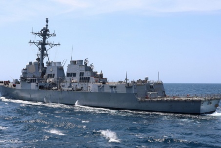 Hai tên lửa đạn đạo bay về phía tàu chiến Mỹ USS Mason