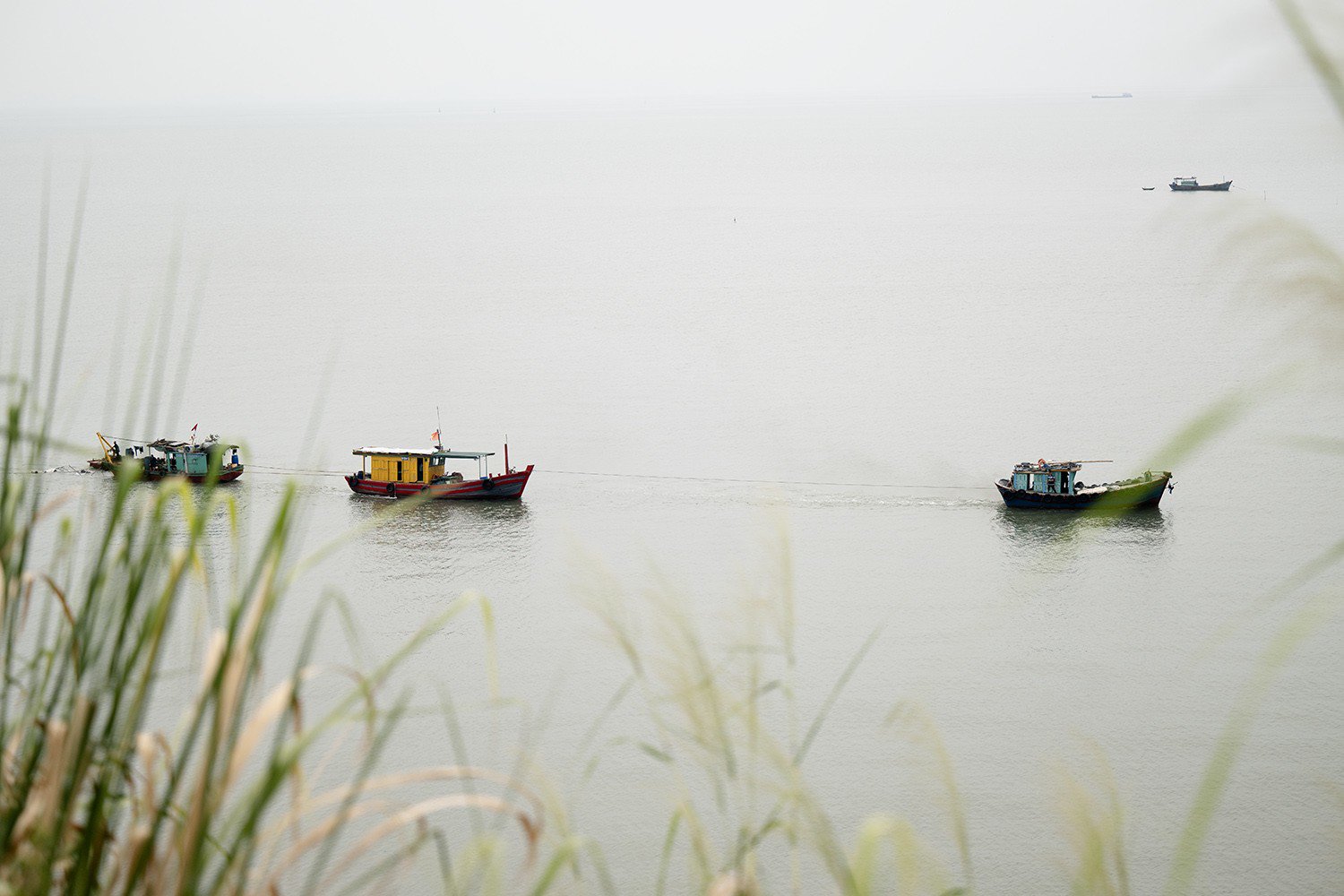 Đường to đẹp, khí hậu mát mẻ, phong cảnh có núi, có biển… rất thích hợp cho những người đam mê xê dịch đến đây thưởng ngoạn.