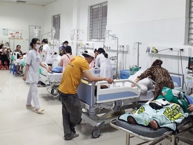 Hơn 50 học sinh của 2 trường tiểu học ở Kiên Giang nhập viện sau bữa trưa
