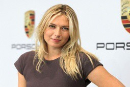 Fan mong ngóng Sharapova cầm vợt trở lại, “búp bê“ Nga trả lời ra sao?