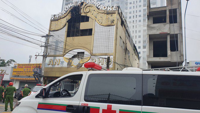 Vụ cháy quán karaoke An Phú làm 32 người chết
