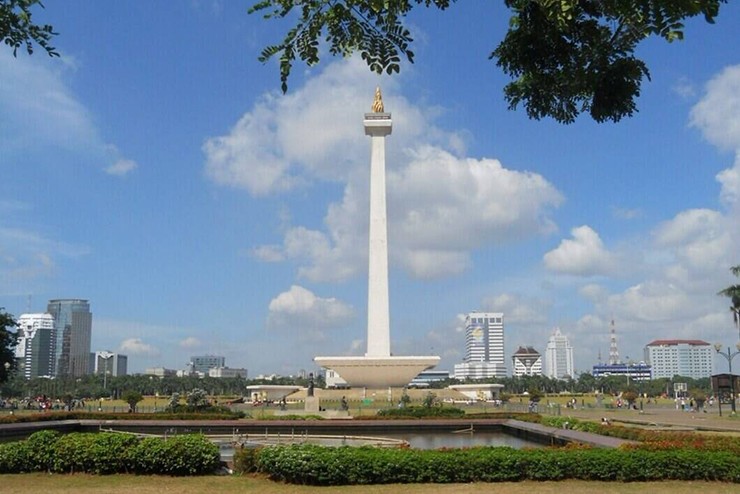 Đài tưởng niệm Quốc gia ở Jakarta là một trong những nơi tốt nhất để ghé thăm ở Indonesia. Đó là tòa tháp cao 132m mang đến tầm nhìn tuyệt đẹp ra thành phố Jakarta. Ngoài ra, tháp còn nổi tiếng với kiến trúc tuyệt vời.
