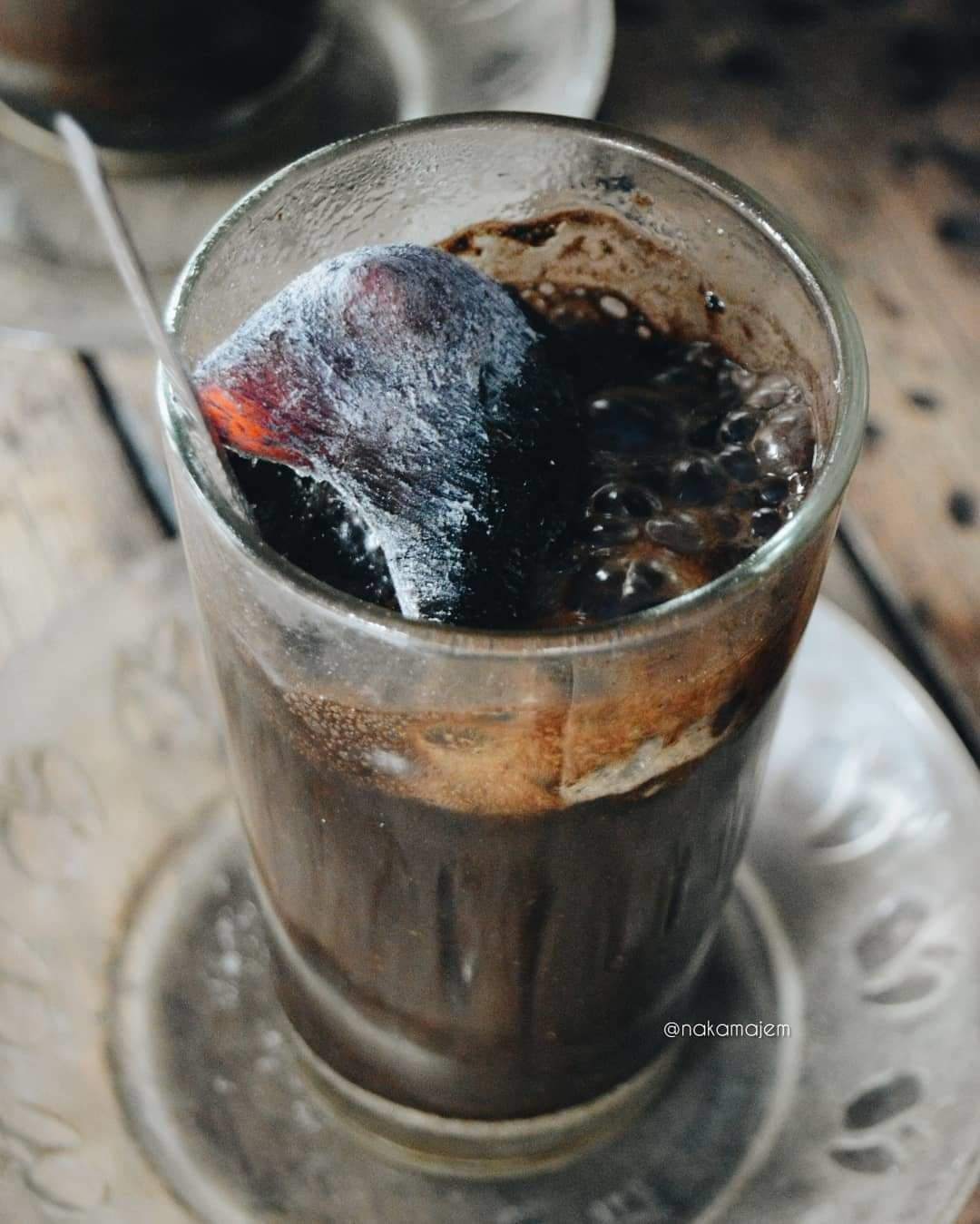 Bỏ than nóng vào cà phê, thức uống “hot trend” có hại cho sức khỏe nhưng vẫn hút khách - 5