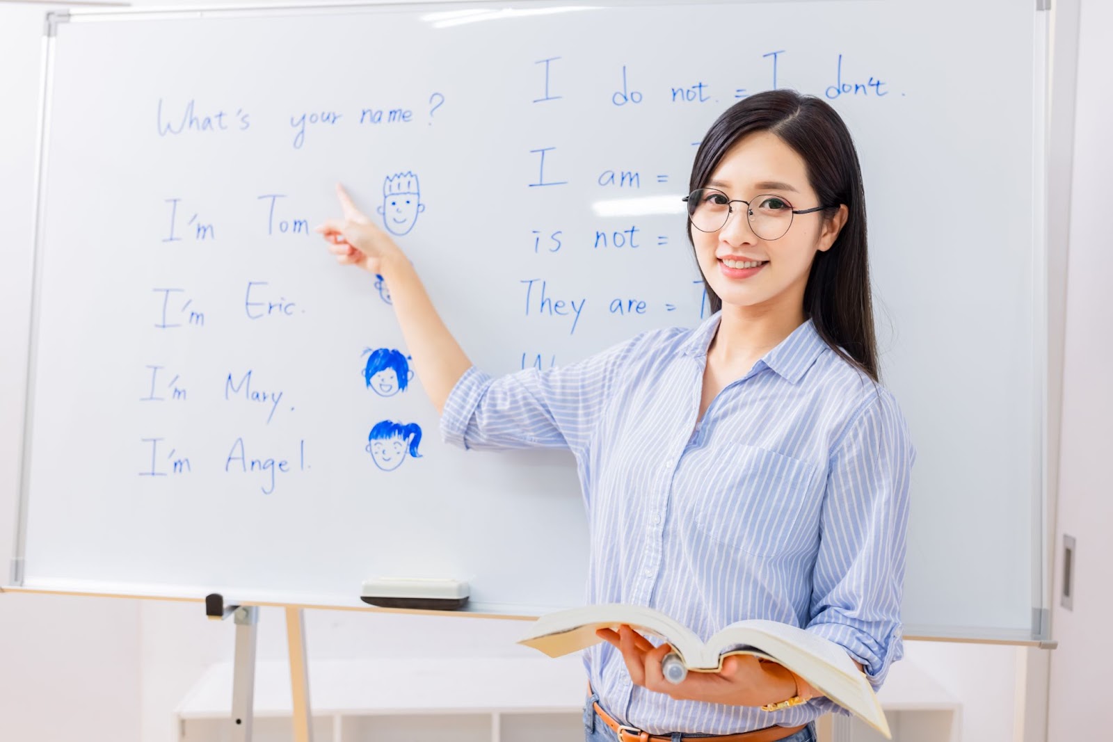 Ngoài việc nâng cao kinh nghiệm giảng dạy và cập nhật những xu hướng giáo dục, để trở thành một giáo viên tiếng Anh chuyên nghiệp đòi hỏi nhiều kỹ năng cùng kiến thức chuyên môn khác. (Nguồn ảnh: Freepik)