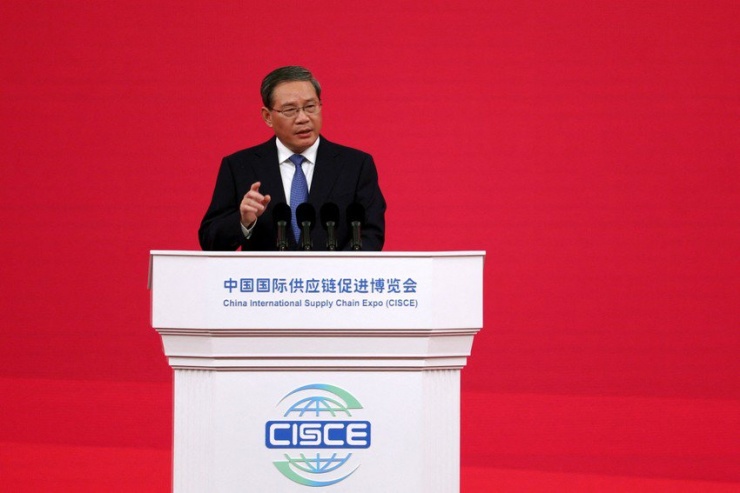 Thủ tướng Trung Quốc Lý Cường phát biểu tại lễ khai mạc Hội chợ triển lãm chuỗi cung ứng quốc tế Trung Quốc (CISCE) tổ chức ở thủ đô Bắc Kinh (Trung Quốc) ngày 28-11. Ảnh: REUTERS